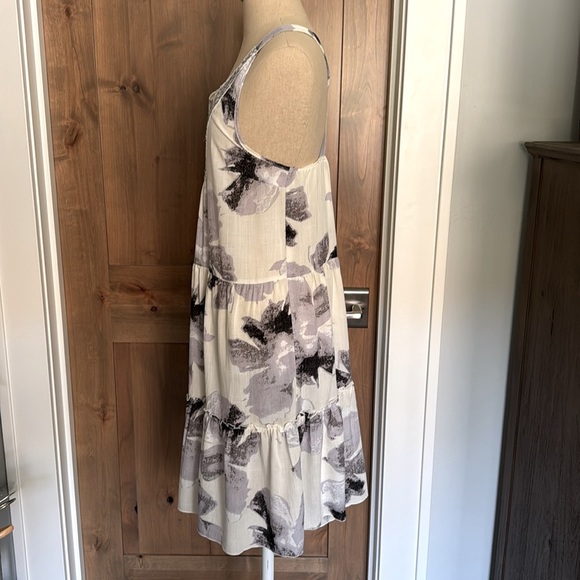 Umgee Tiered Embroidered front floral Midi Dress Womens M Floral cross over back - Picture 4 of 11